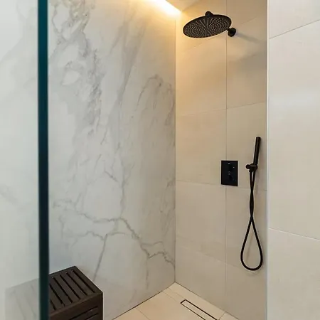 Saristays Urban Chic Loft