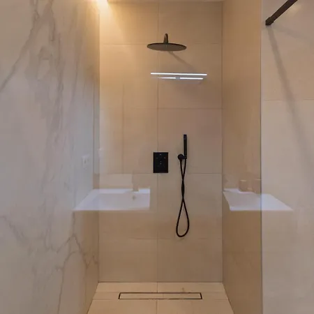 Explore Luxury Meets Comfort Apartment *